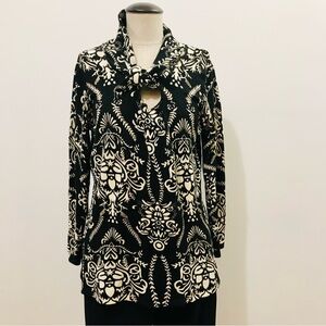 Pierri New York Black and Cream Patterned sweater. Size M.